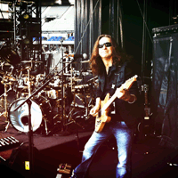 Dave soundchecking with 'Rose' 